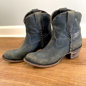 Women’s Short Western Ankle Boots in Distressed Navy